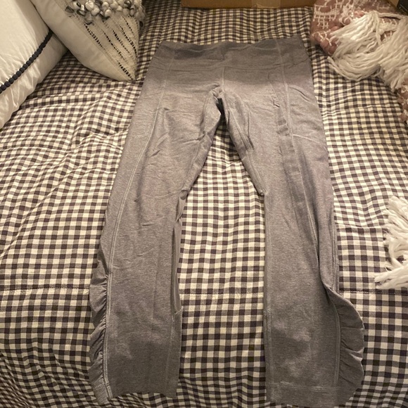 Lululemon - Picture 1 of 5